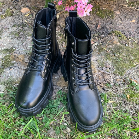 BLACK FAUX LEATHER COMBAT BOOTS - Picture 5 of 7